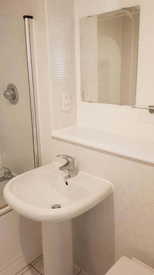 City Centre 1 Bed Apartment With Free On Site Parking With Cctv By Lets Relocations เบอร์มิงแฮม ภายนอก รูปภาพ